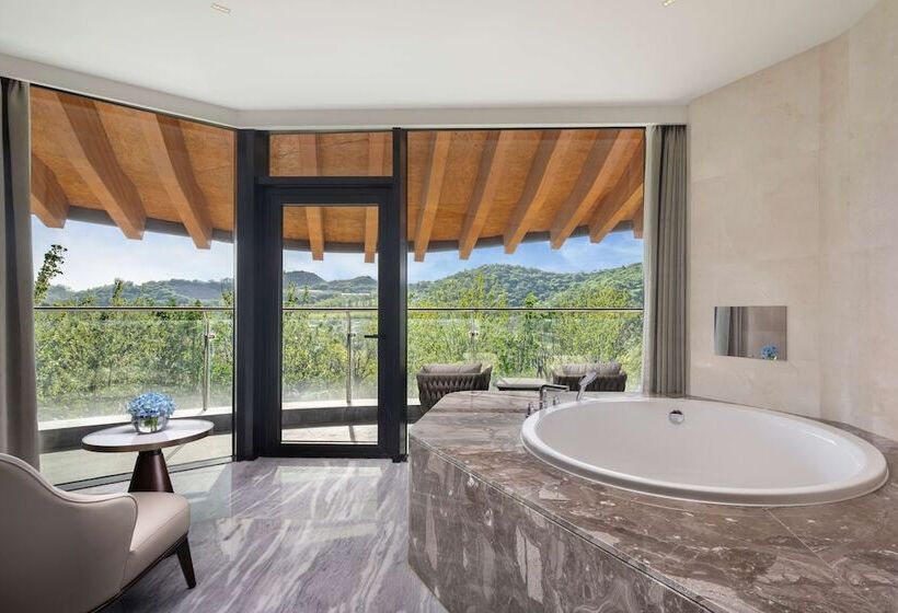 فندق Radisson Collection Resort, Nanjing