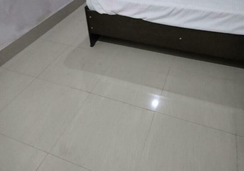 酒店 Spot On 80927 Sourav Plaza