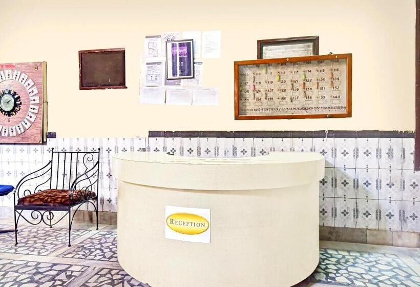 호텔 Spot On 81137  Raj