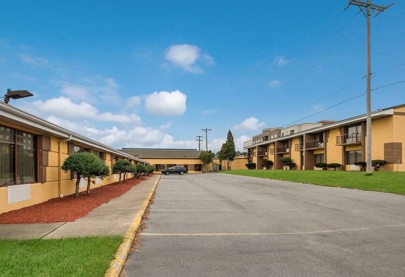 בית מלון כפרי Suburban Studios Buffalo Airport