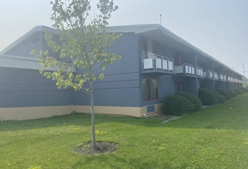 בית מלון כפרי Suburban Studios Buffalo Airport