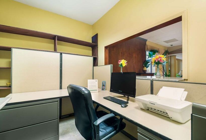 בית מלון כפרי Suburban Studios Buffalo Airport