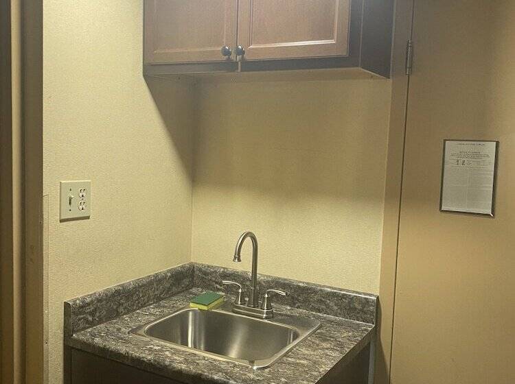 בית מלון כפרי Suburban Studios Buffalo Airport