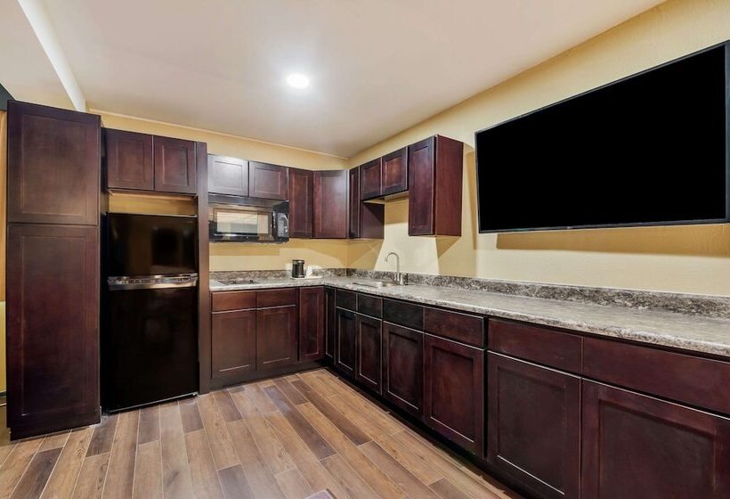 בית מלון כפרי Suburban Studios Buffalo Airport