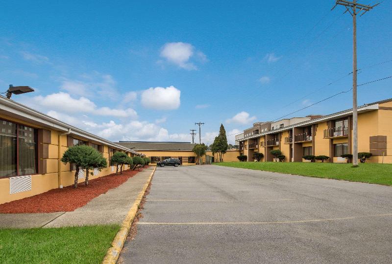 בית מלון כפרי Suburban Studios Buffalo Airport