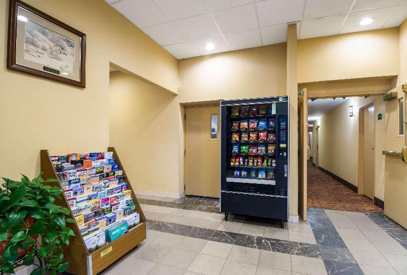 בית מלון כפרי Suburban Studios Buffalo Airport