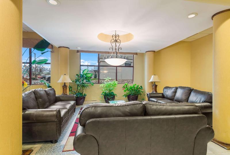 בית מלון כפרי Suburban Studios Buffalo Airport