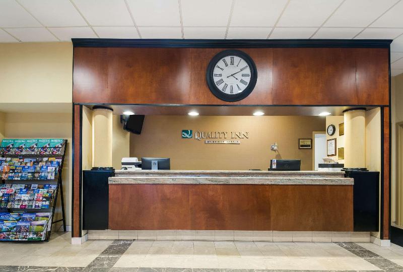 בית מלון כפרי Suburban Studios Buffalo Airport