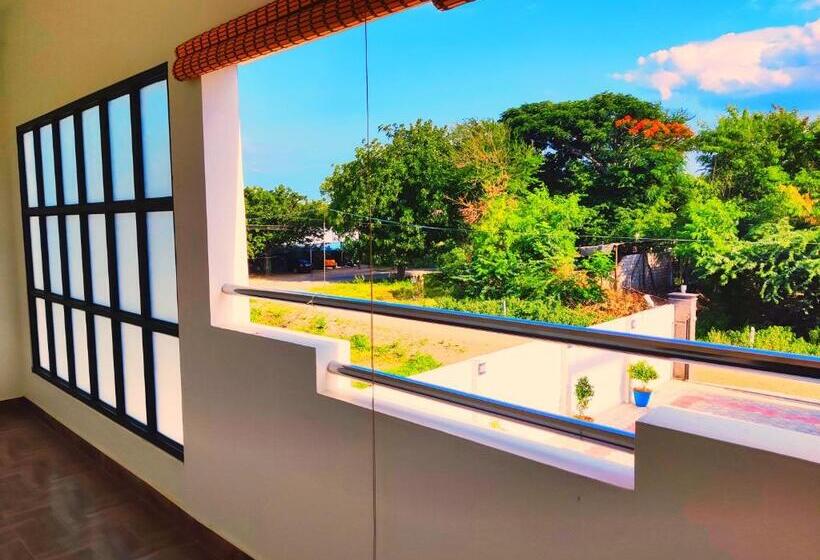 בית מלון כפרי Thaai Residency