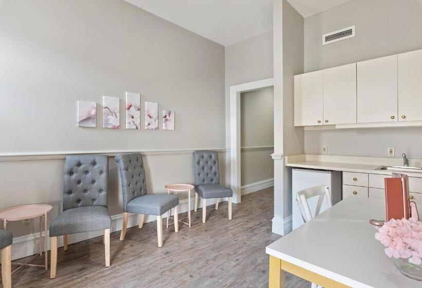 فندق The Audubon Inn Llc