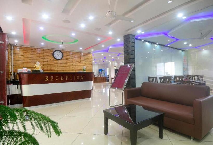 Отель La Riqueza Bliss Valley Mountain View Rooms Near To Mall Road