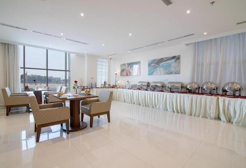 The Gate Hotel And Apartments