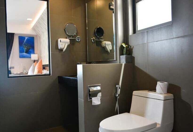 هتل Triton Prestige Seaview And Spa