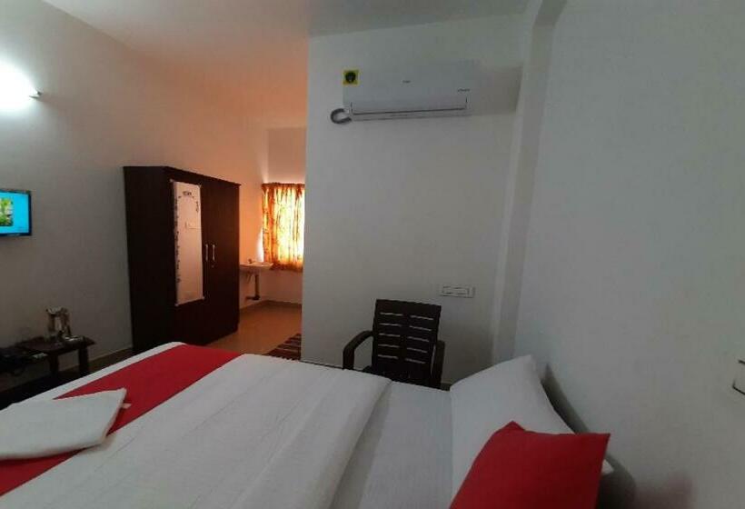 Oyo 81028 Hotel Viknesh - 2