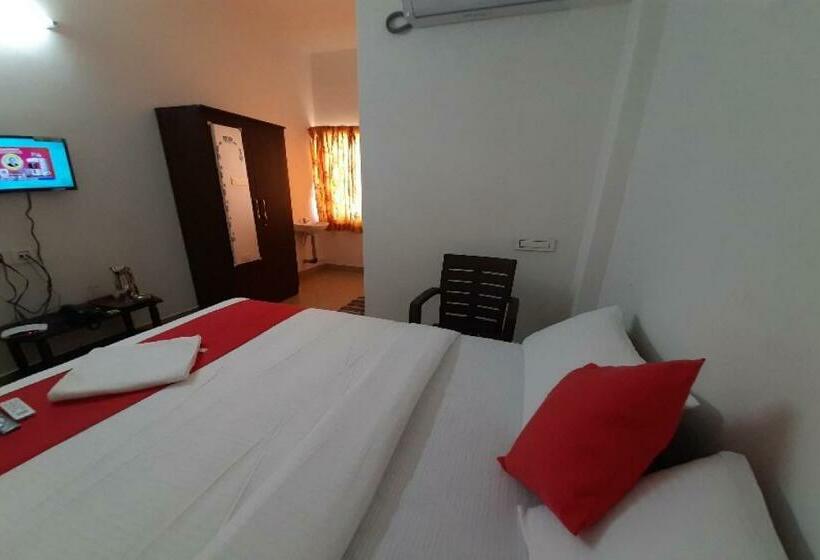 Oyo 81028 Hotel Viknesh - 2