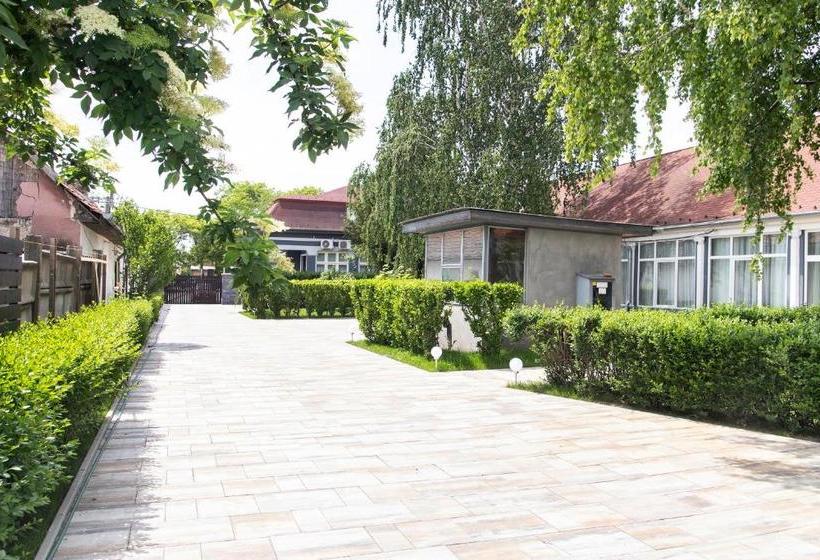 ペンション Airport Wanderer Inn   Vándor Fogadó