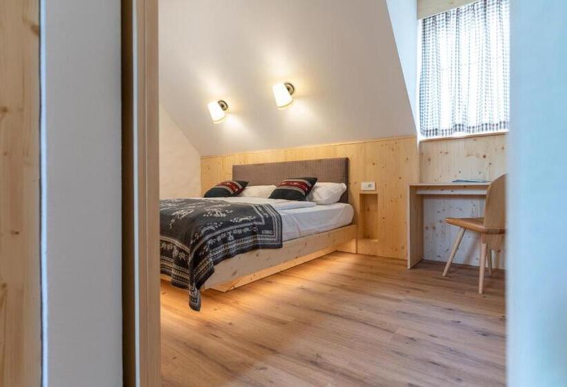 پانسیون Guesthouse & Camping Danica Bohinj