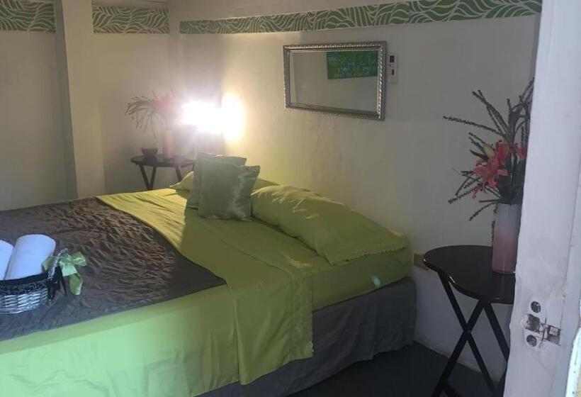 بنسيون Hostal Familiar Villa Nome