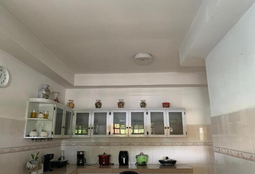 بنسيون Hostal Familiar Villa Nome