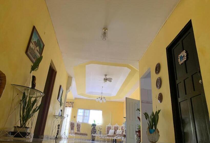 بنسيون Hostal Familiar Villa Nome