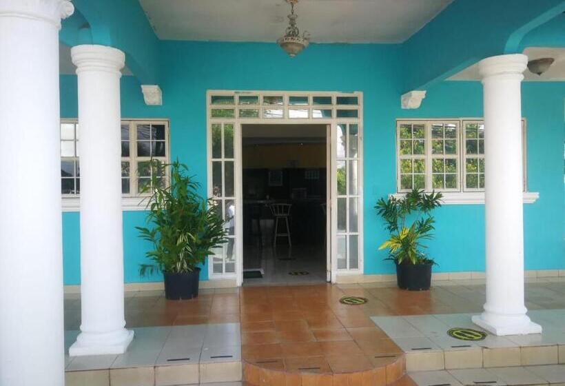 بنسيون Hostal Familiar Villa Nome