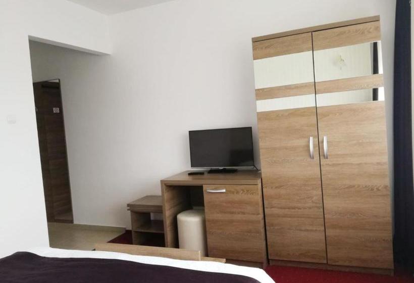 ペンション Sport Avalanche