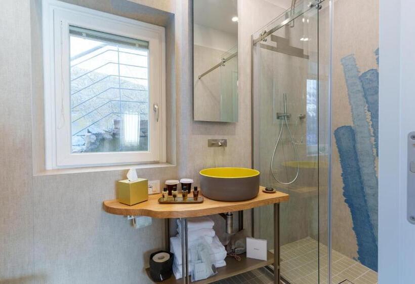 پانسیون The Sunset Line