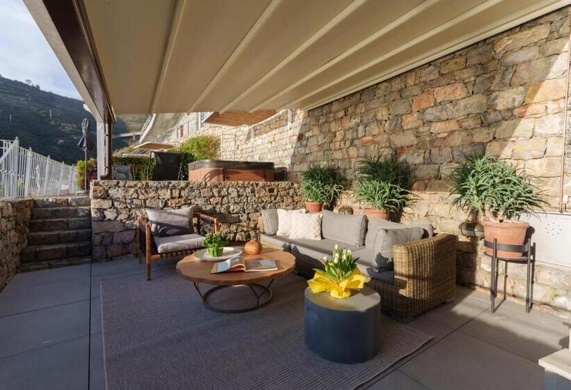 پانسیون The Sunset Line