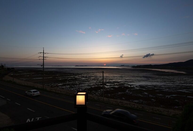 Tomonoya Hotel & Ryokan Daecheon