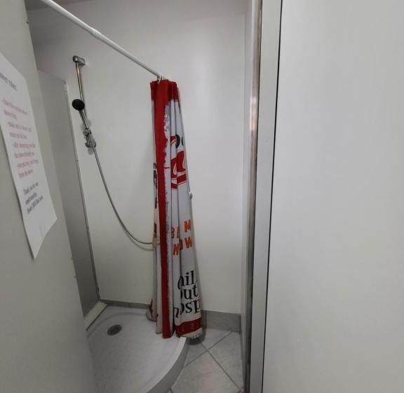 هاستل Bus Station Beds