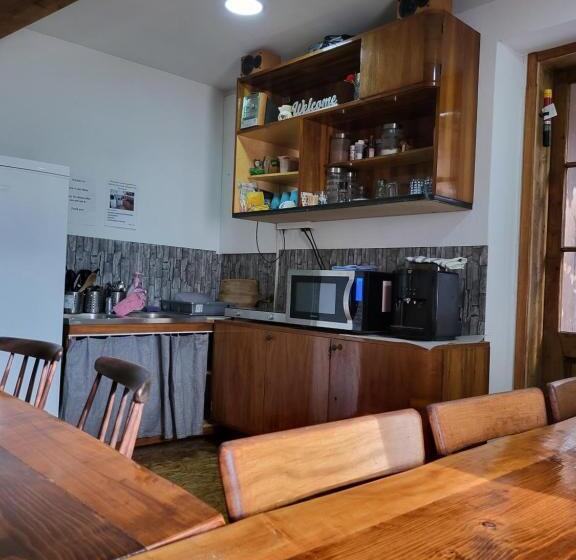 هاستل Bus Station Beds