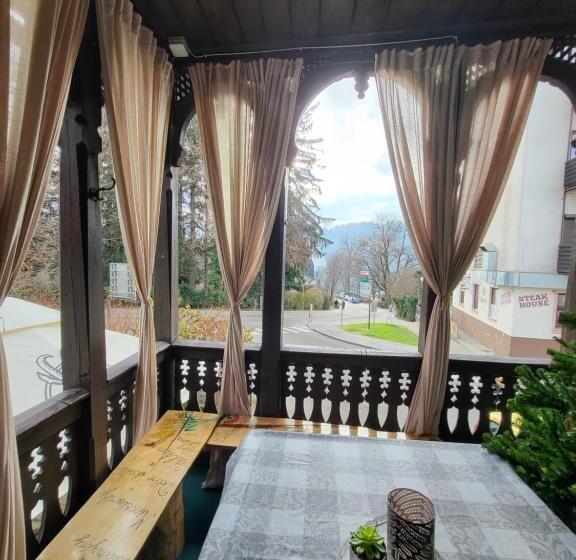 هاستل Bus Station Beds