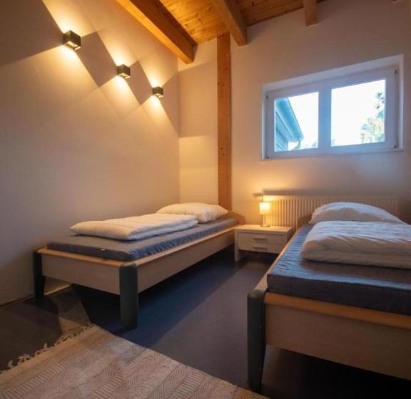Hostel Oder Ferienwohnung 1 16 Personen Im Blauen Haus