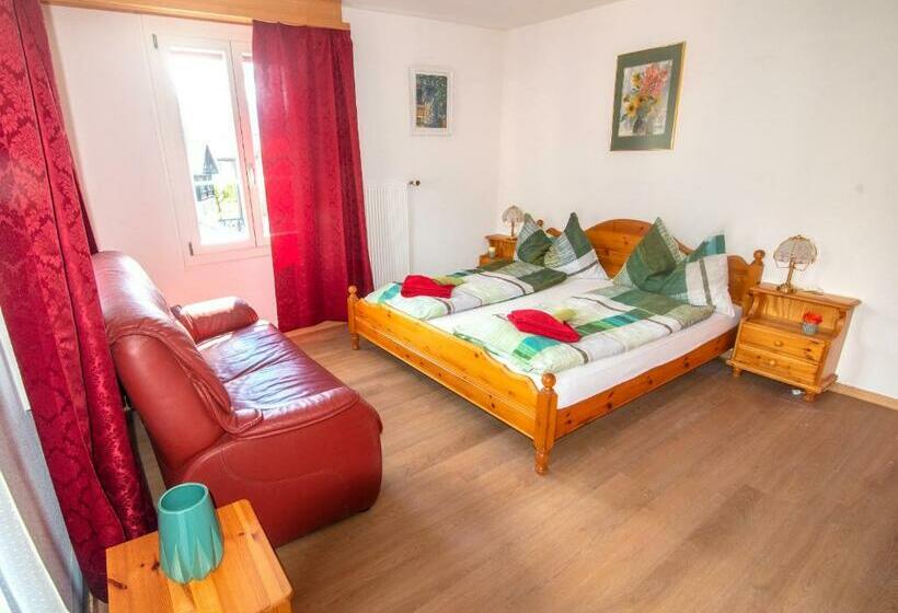 הוסטל Sonne Holiday Rooms