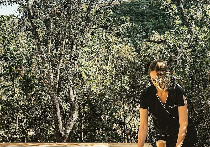 مبيت وإفطار Souki ~ Lodges & Spa