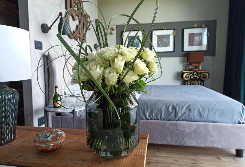 민박 The Lake House