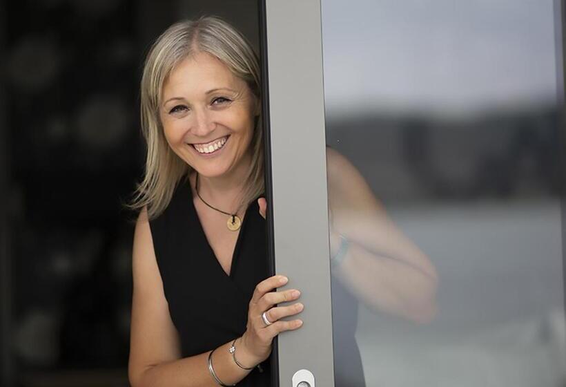 민박 The Lake House