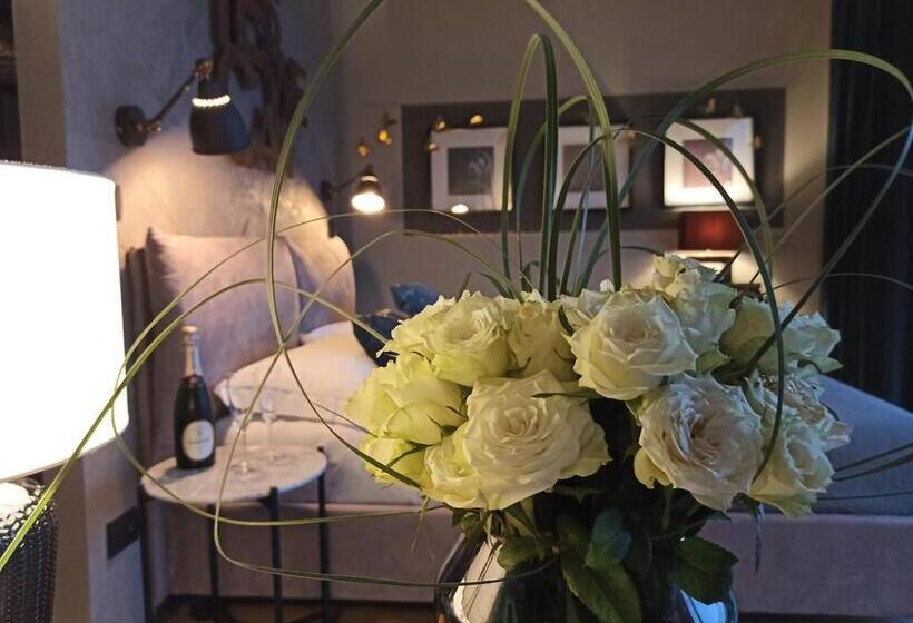 민박 The Lake House