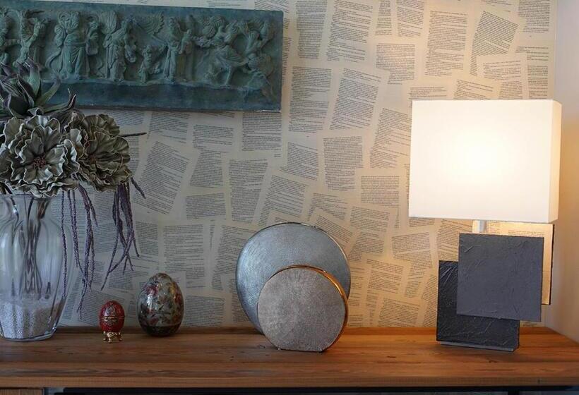 민박 The Lake House