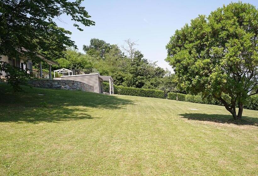 민박 The Lake House