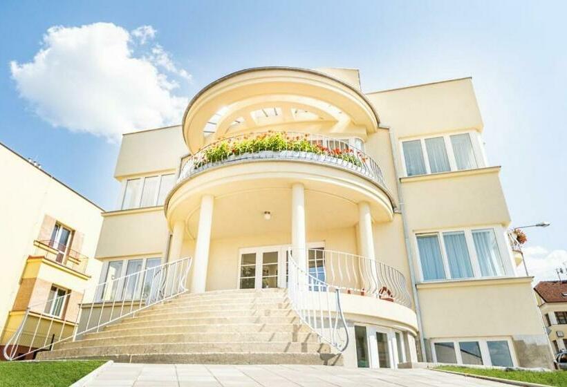 مبيت وإفطار Vila Eva