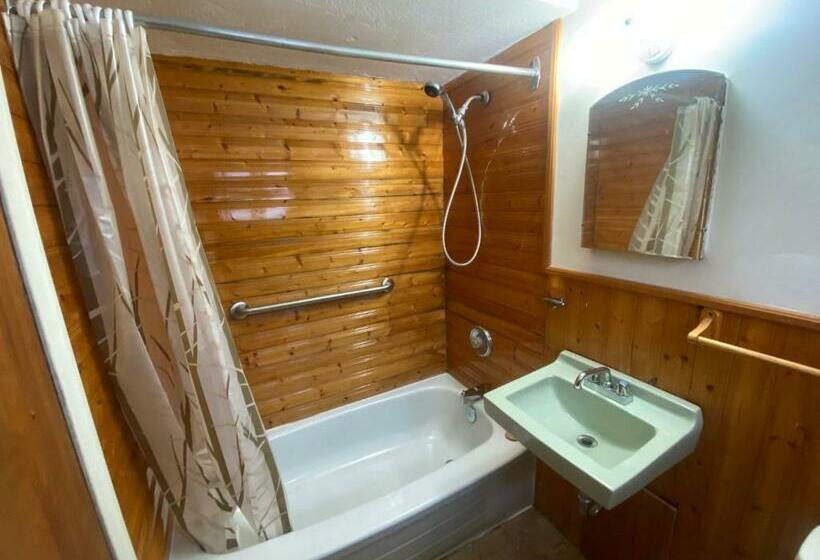 Hillcrest Motel