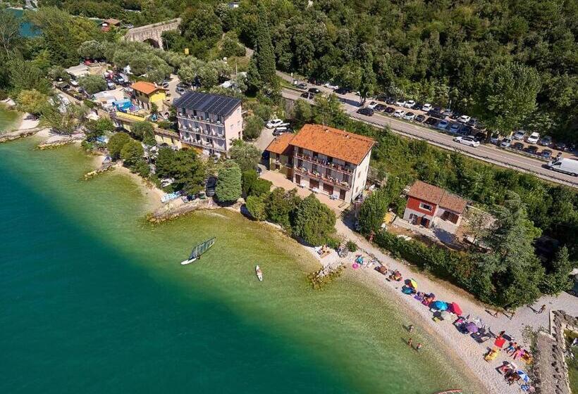 ホテル Albergo Campeggio Bommartini