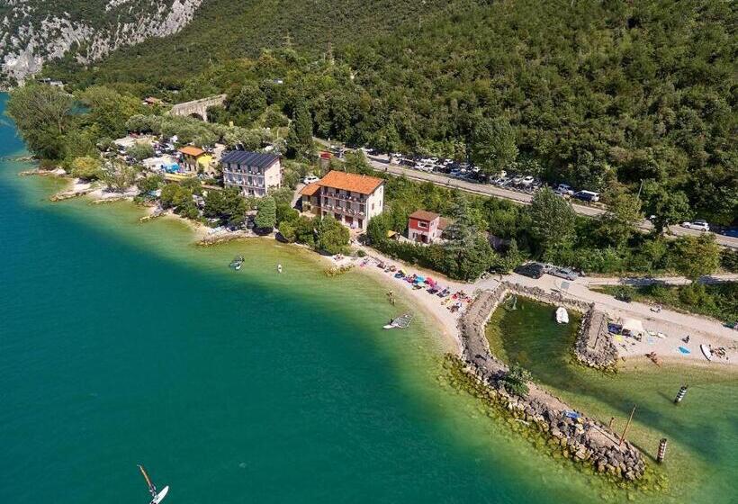 ホテル Albergo Campeggio Bommartini