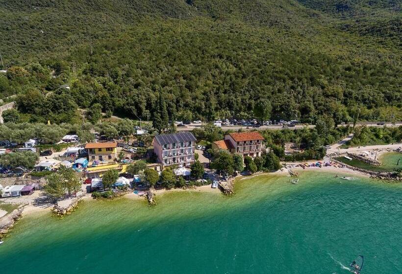 ホテル Albergo Campeggio Bommartini