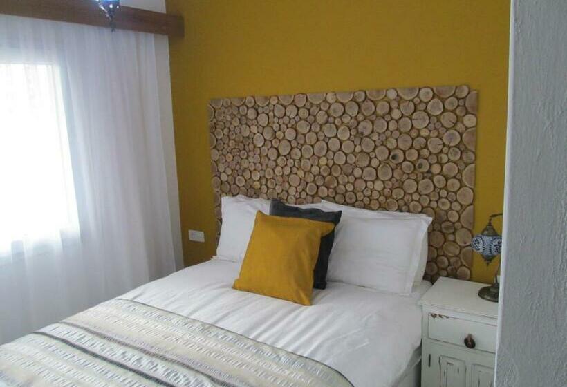 בית מלון כפרי Azure Wellness Retreat