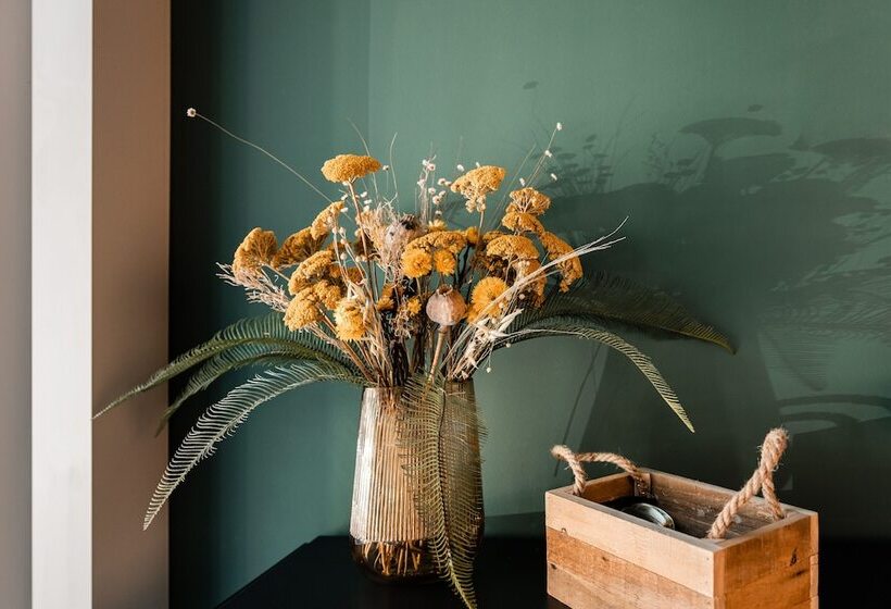 Capsule Hotel   Alpine Garden Zurich Airport