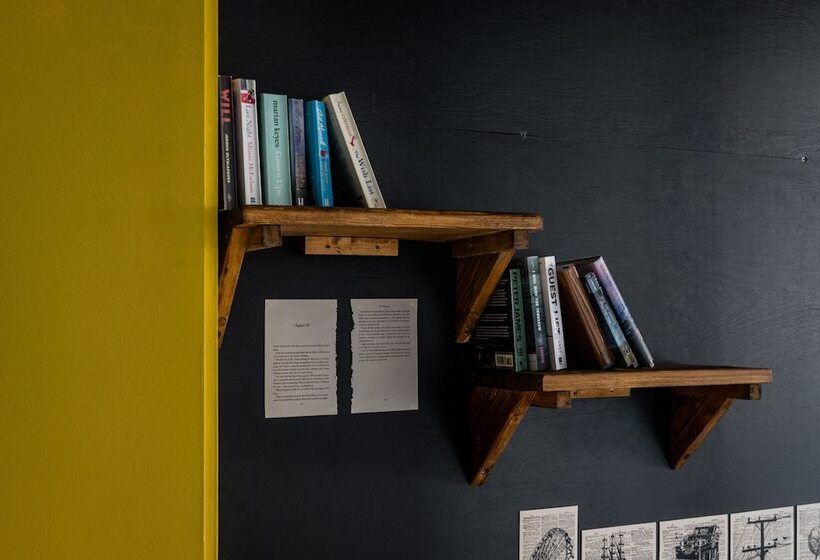 Capsule Hotel   Alpine Garden Zurich Airport