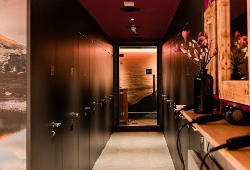 Capsule Hotel   Alpine Garden Zurich Airport