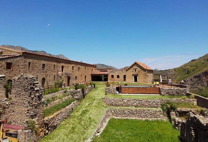 בית מלון כפרי Castello Di Milè